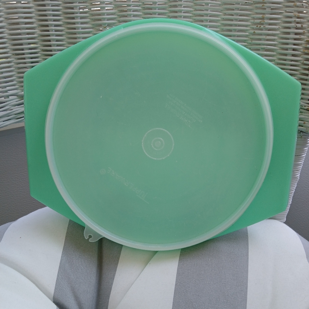 Vtg Tupperware Green and Opaque 9in Round Container with Lid